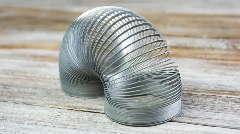 L&rsquo;incroyable histoire du Slinky et son succès intemporel