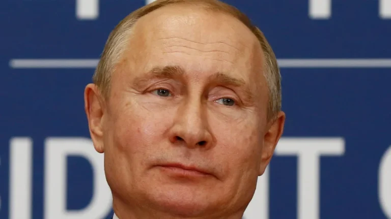 La réaction de Vladimir Poutine face à Edward Snowden et ses révélations