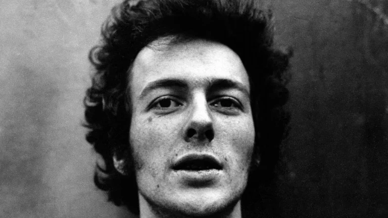 Les arrestations de Joe Strummer : incidents marquants du leader des Clash