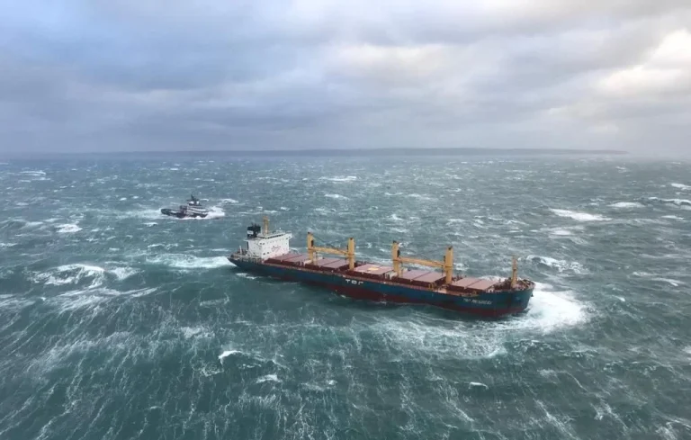 Loire-Atlantique : Collision de navires à Saint-Nazaire, 5 blessés légers