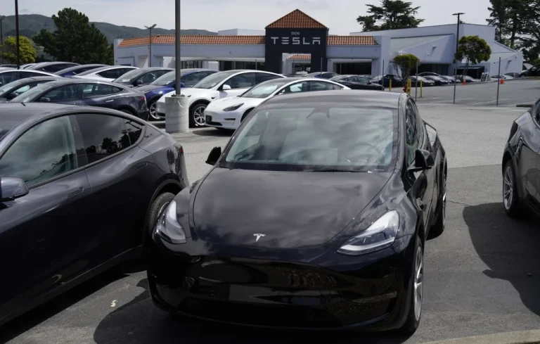 Mise à jour d&rsquo;une Tesla : un embouteillage de 45 min à Sète, Hérault