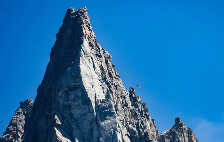 Mont Blanc : un alpiniste victime d&rsquo;une chute de pierre, un drame tragique