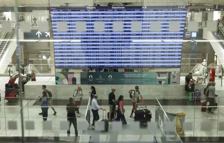 Plus de 2 millions d&rsquo;euros saisis à l&rsquo;aéroport Roissy : blanchiment d&rsquo;argent en cours