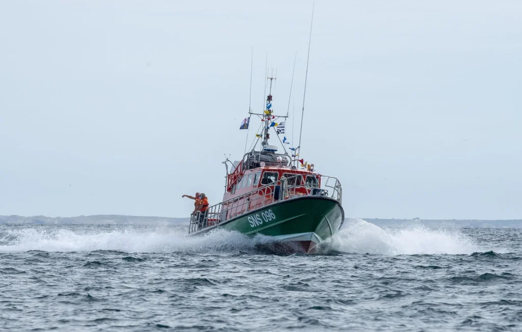 Quiberon : Secours héroïque de deux plaisanciers naufragés en mer