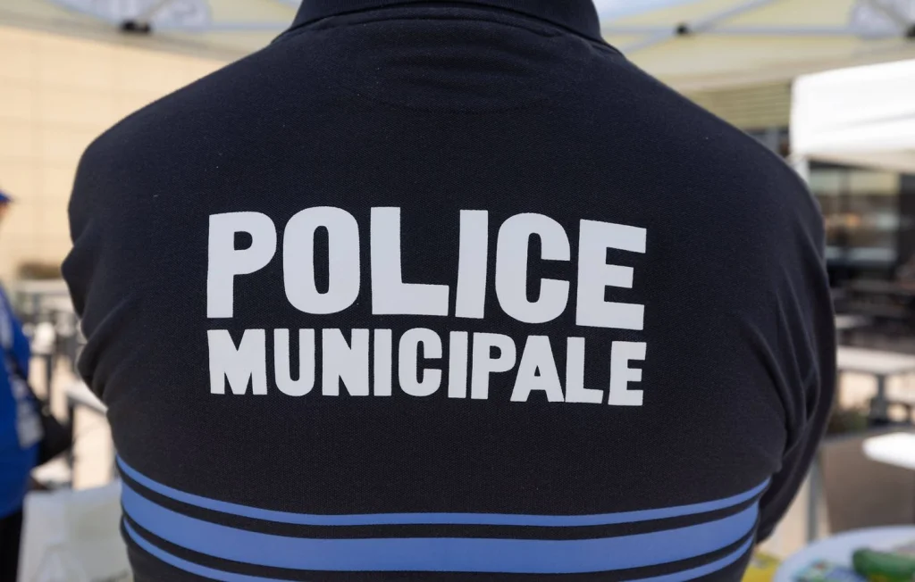 Seine-et-Marne : Policier municipal gravement blessé après course-poursuite