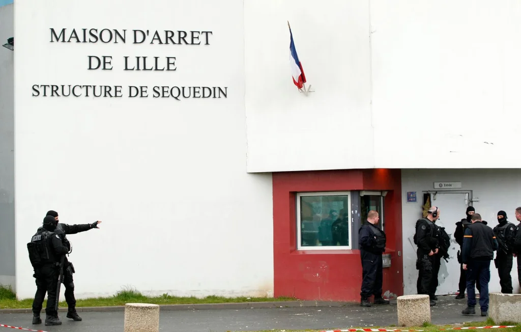 Tirs d'armes à feu ciblent la prison de Sequedin, près de Lille