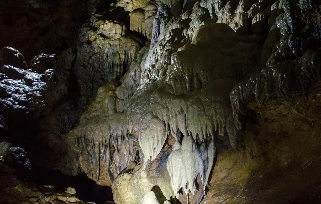 Tourisme en Dordogne : Un vandale casse une stalactite millénaire