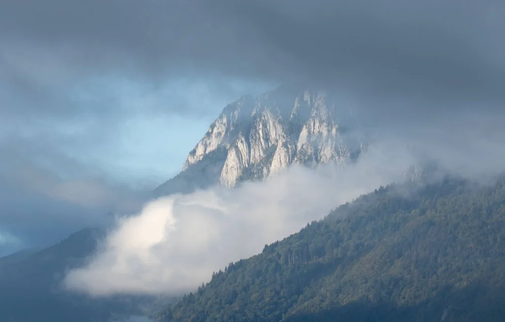 Tragédie en Haute-Savoie : Deux frères perdent la vie en alpinisme