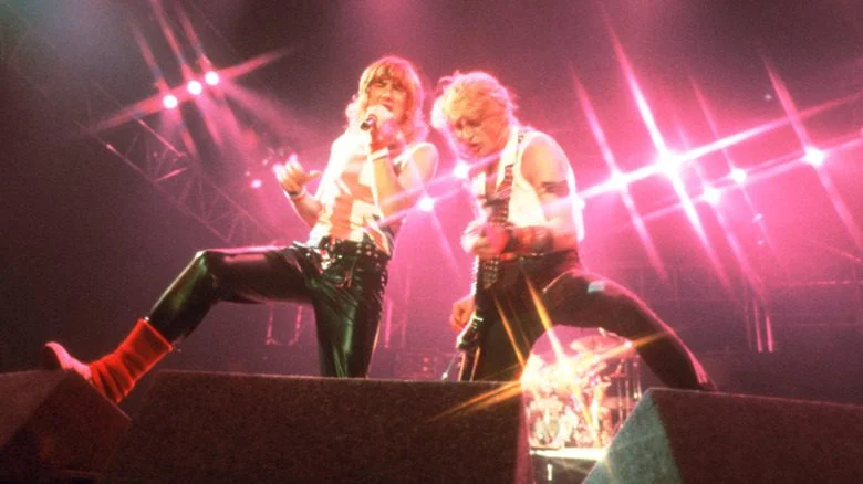 Def Leppard on stage