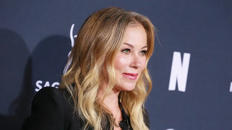 Christina Applegate souriante