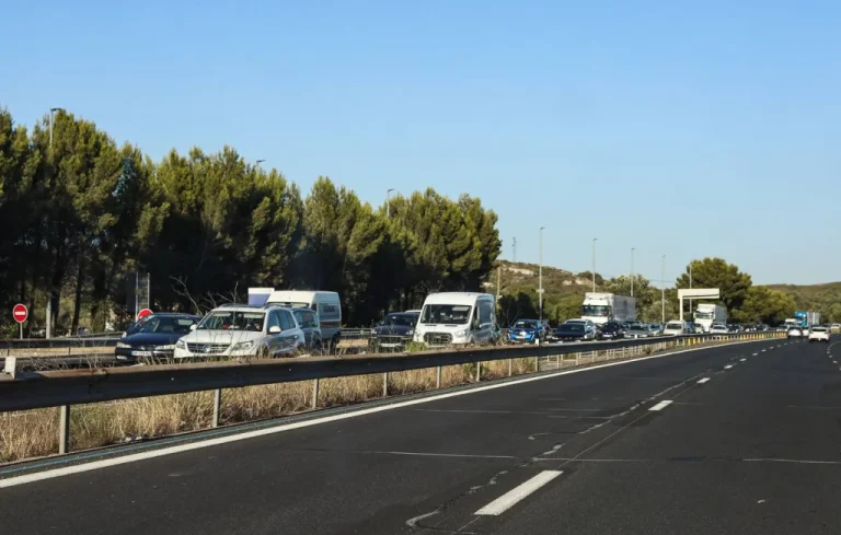Accident A7 : Camion transportant un char se renverse, cinq blessés légers