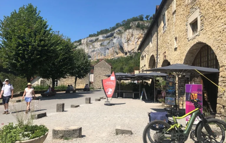 Baume-les-Messieurs : 400.000 touristes pour 160 habitants, un défi ?