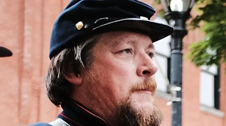 Comment les reconstituteurs historiques obtiennent leurs uniformes