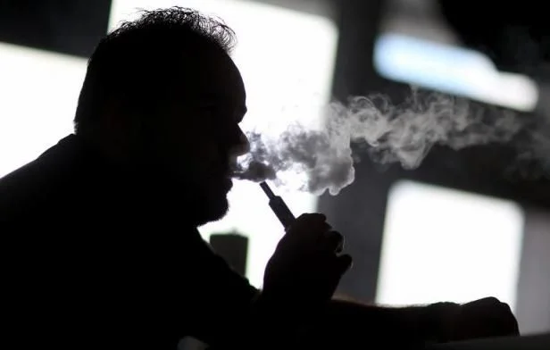 Explosion de cigarette électronique : un homme grièvement brûlé aux jambes