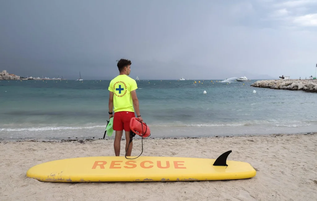 Hommage à Solène Gautier : Plages désertées lors de ses obsèques