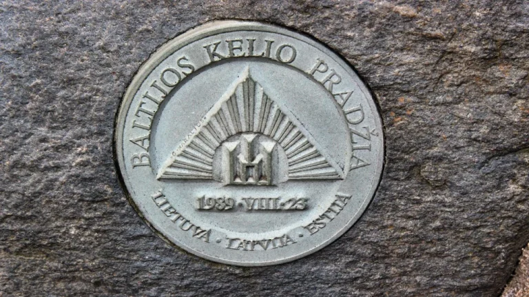 L&rsquo;Histoire du Baltic Way : Une Leçon Oubliée sur le Communisme