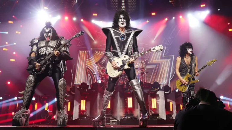 L&rsquo;Origine du Nom de KISS : Une Histoire Surprenante
