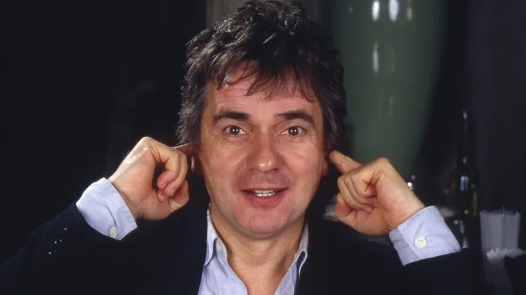La Vie Tragique de Dudley Moore : De l&rsquo;Enfance à la Célébrité