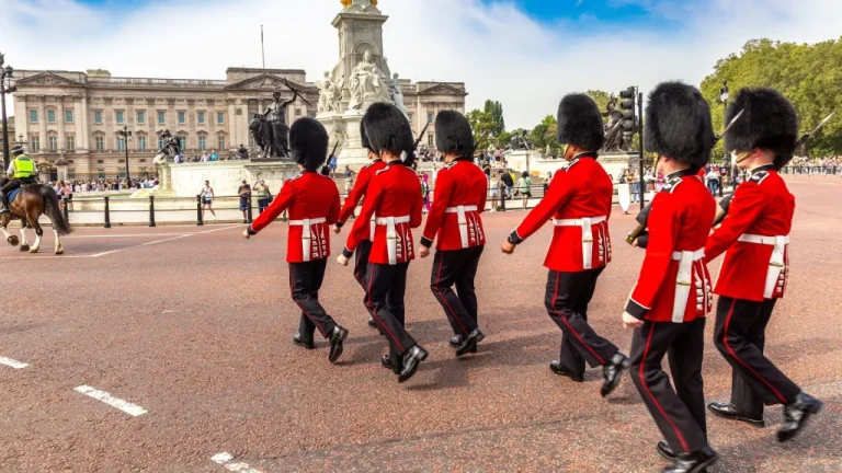 Les Règles Étranges des Gardes Militaires Britanniques