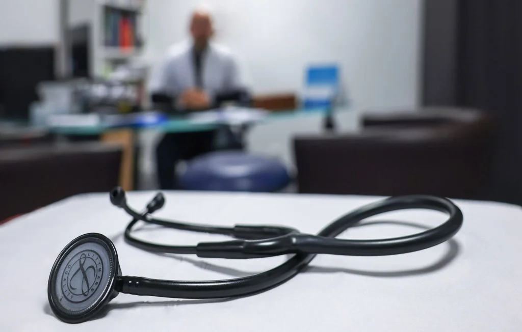 Les doyens de médecine jugent irréaliste l'objectif à 16.000 étudiants