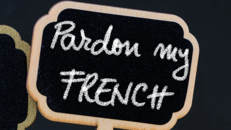 Origines de l&rsquo;expression &lsquo;Pardon my French&rsquo; : une histoire fascinante
