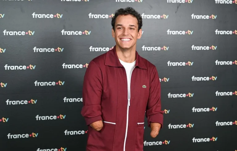 Théo Curin : De rêve inaccessible à animateur de Slam, un parcours inspirant