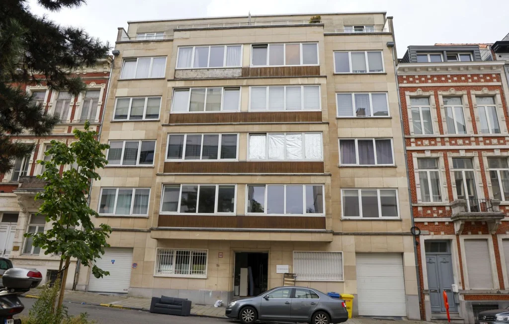 Un Français tué à Ixelles : femme et fils blessés, suspects en fuite