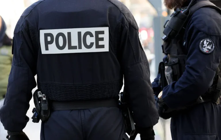 Un homme tire sur son chauffeur VTC après une demande de sortie du véhicule