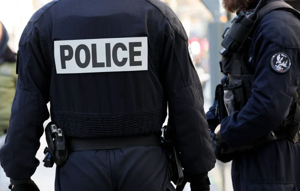 Un homme tire sur son chauffeur VTC après une demande de sortie du véhicule