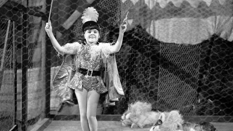 Darla Hood posant dans une scène d'un court métrage des 'Petits Pères'