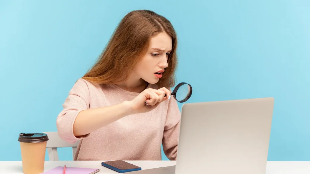 Comment une victime de meurtre a été identifiée grâce à une amateur détective