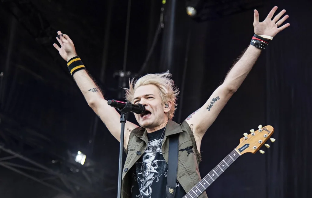 Deryck Whibley de Sum 41 dénonce des agressions sexuelles