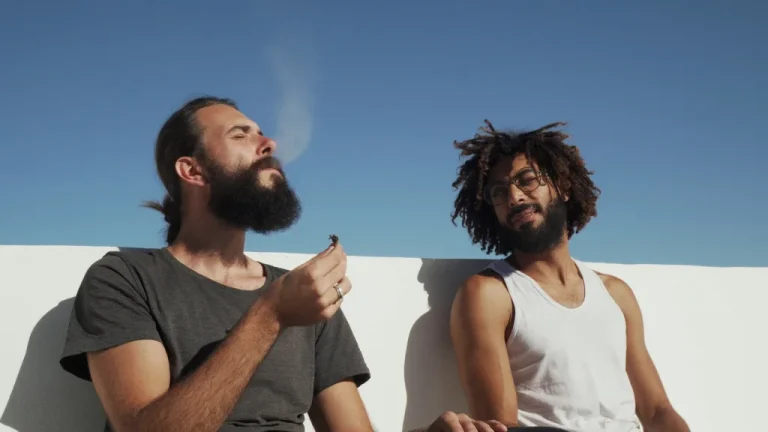 L&rsquo;Histoire des Slangs du Cannabis : Évolution et Origines