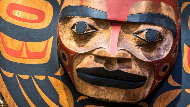 L&rsquo;Histoire des Tatouages Faciaux Indigènes Dévoilée
