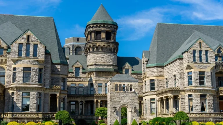 L&rsquo;Ohio State Reformatory : Site Hanté et Lieu de Films Célèbres