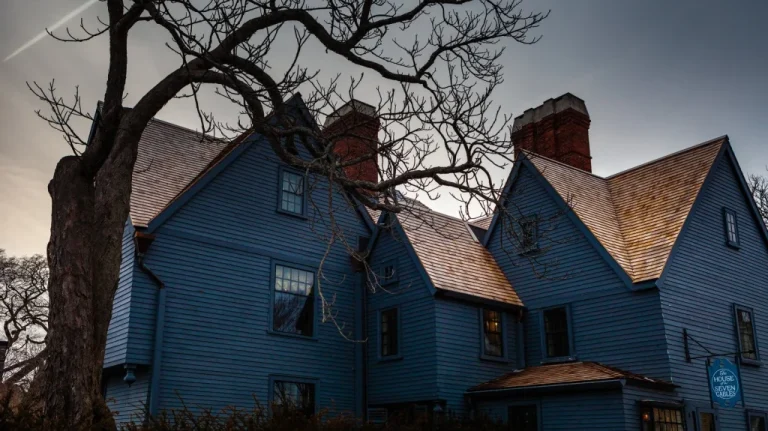 La Maison des Sept Pignons : Lieu le Plus Hanté de Salem