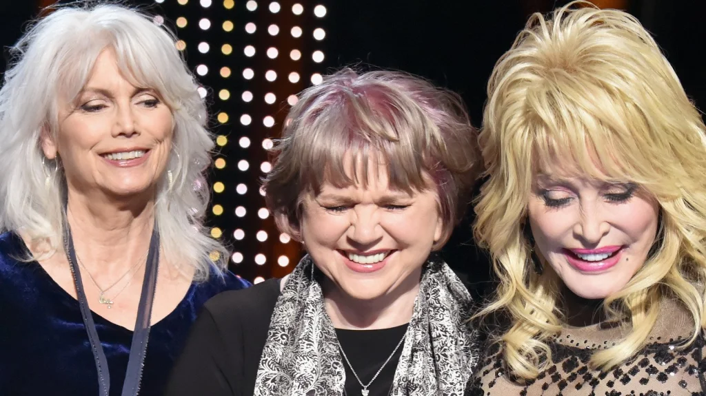 La complicité entre Emmylou Harris, Dolly Parton et Linda Ronstadt
