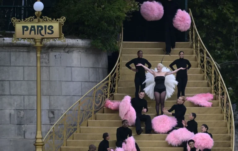 Lady Gaga, Dior et la cruauté des plumes d&rsquo;autruche