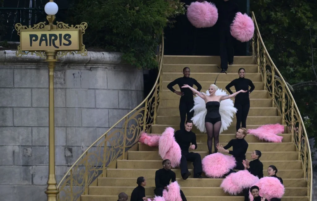 Lady Gaga, Dior et la cruauté des plumes d'autruche