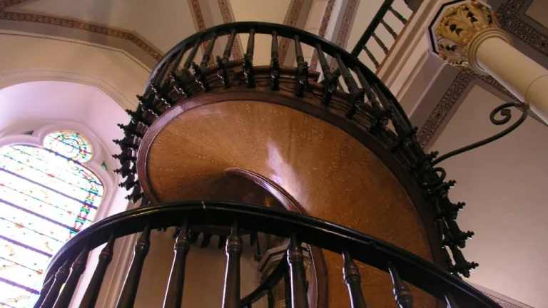 Le Mystère de l&rsquo;Escalier de la Chapelle Loretto Dévoilé