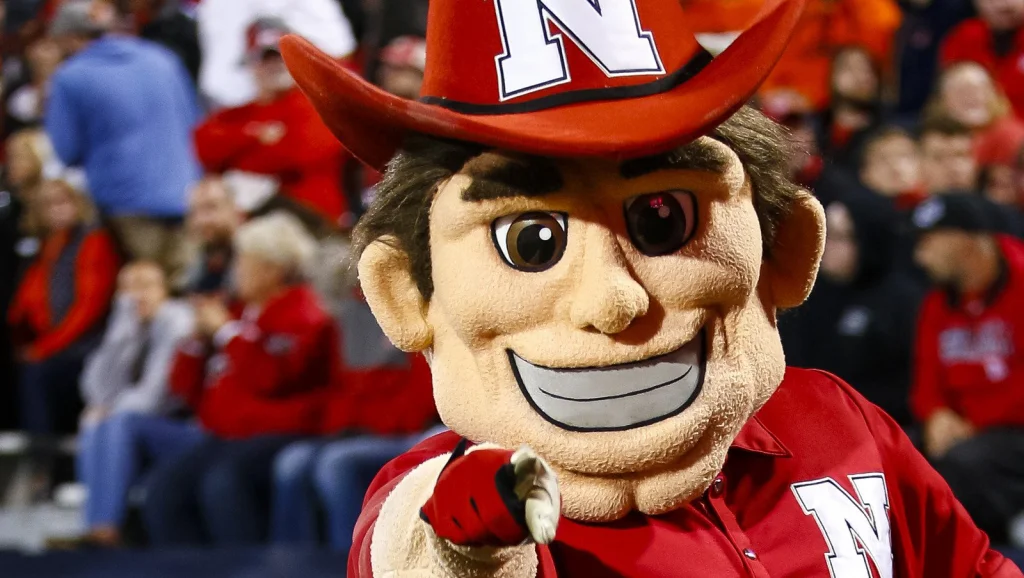 Le changement de mascotte à l'Université du Nebraska : pourquoi ?