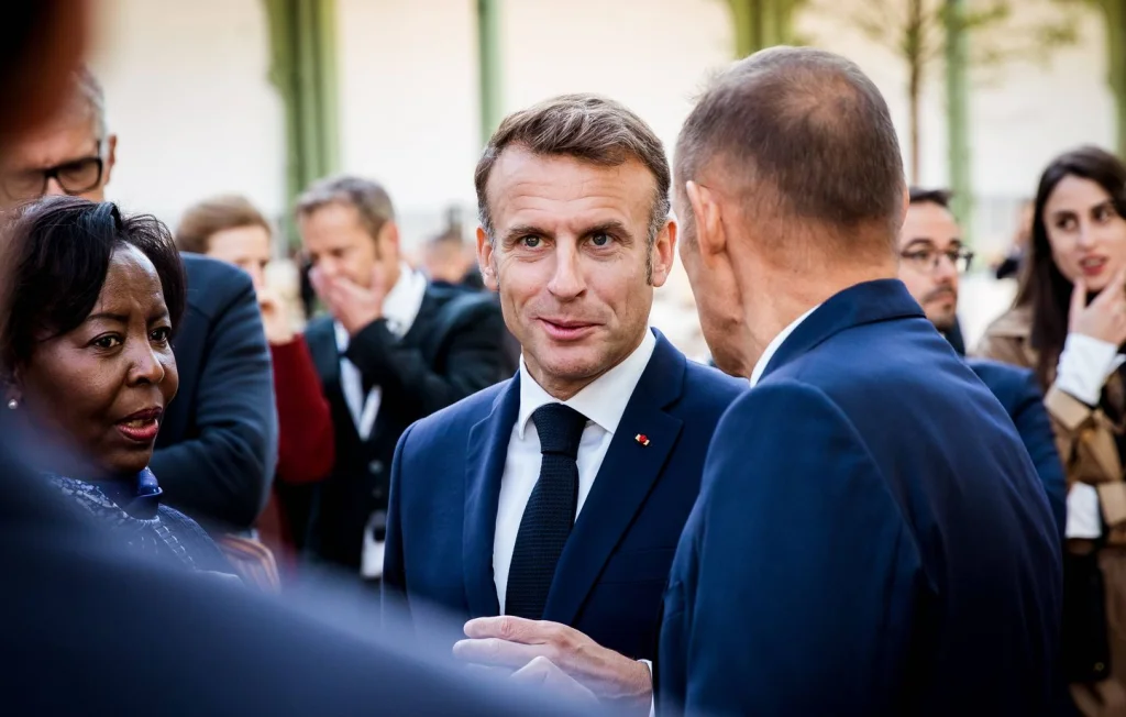 Macron défend le soutien au cinéma français malgré le déficit