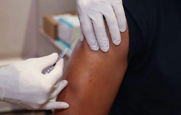 Médecin au Royaume-Uni condamné pour avoir tenté de tuer son beau-père