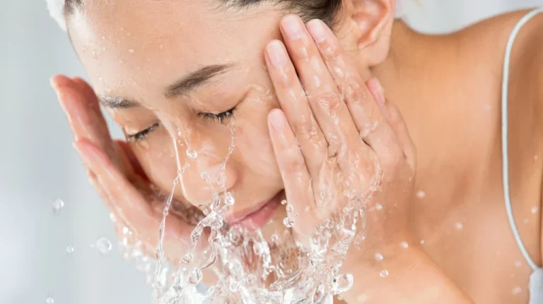 Pourquoi de l&rsquo;eau chaude peut parfois sembler froide