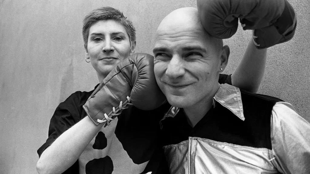 Que sont devenus les Chumbawamba ? Retour sur leur histoire