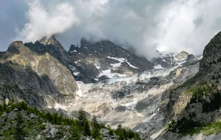 Suisse et Italie modifient leur frontière à cause des glaciers