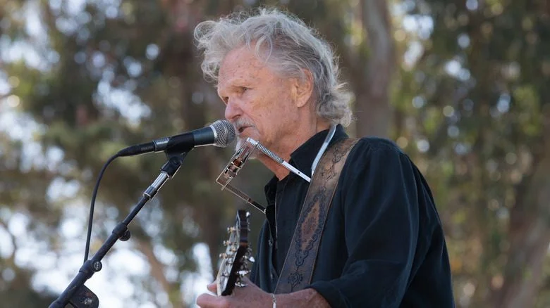Kris Kristofferson au microphone