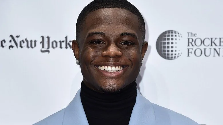 Akili McDowell souriant