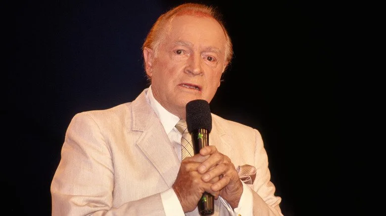 Bob Hope animant un tournoi de golf