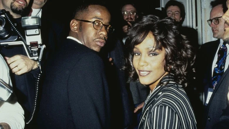 Bobby Brown et Whitney Houston posant